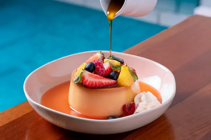 https://puntoazulrestaurante.com/wp-content/uploads/2025/09/crema-volteada-punto-azul-2.webp